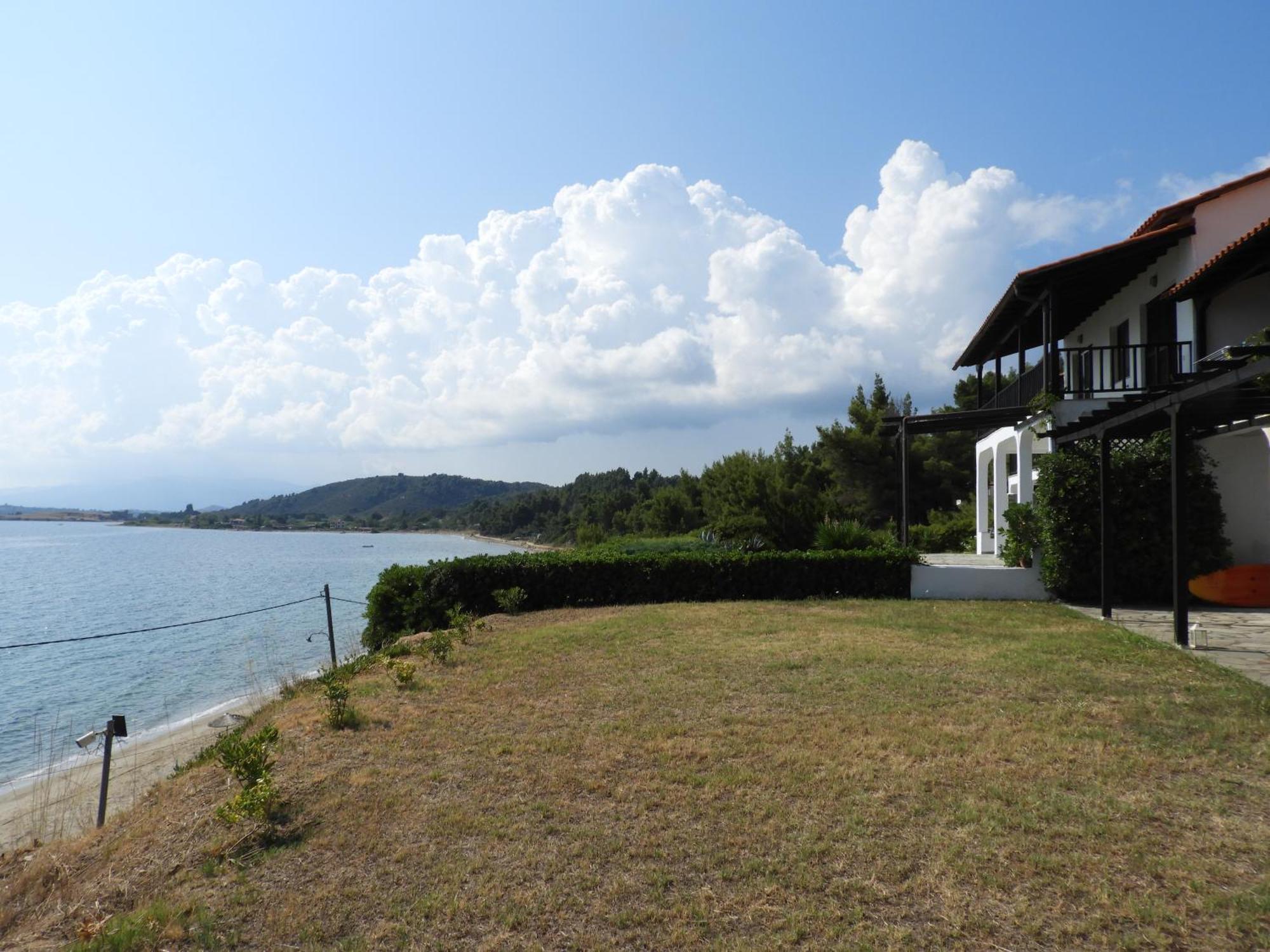 Sangue Blu Beachfront Villa Apartment Agios Nikolaos  Exterior photo